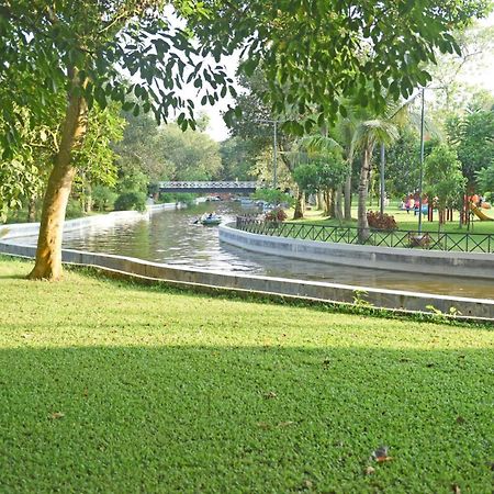 Sarah Resort Gazipur Екстериор снимка