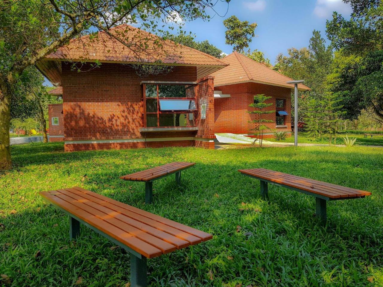 Sarah Resort Gazipur Екстериор снимка