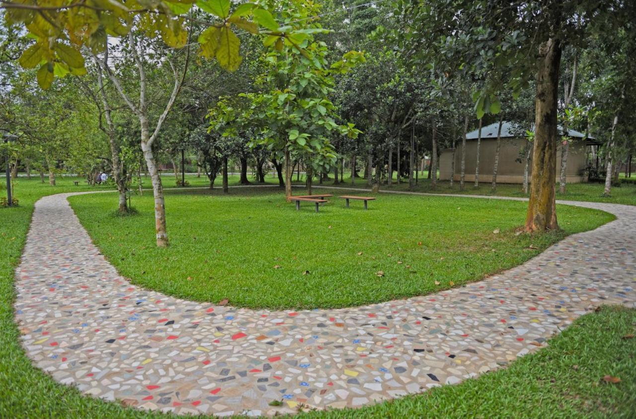 Sarah Resort Gazipur Екстериор снимка